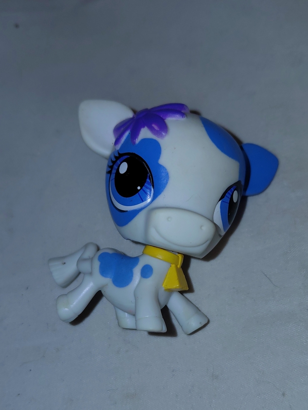 Authentic LPS Littlest Pet Shop White/Blue Cow